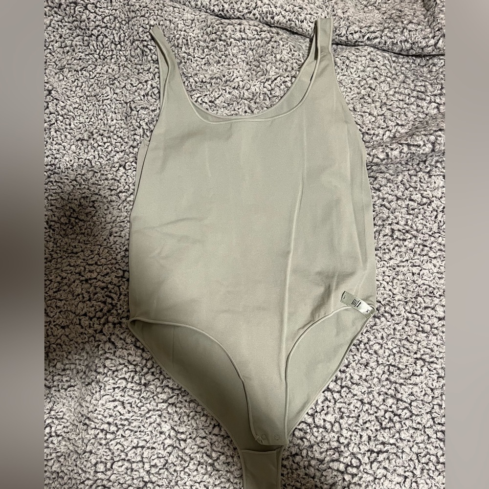 SKIMS Fits Everyone Scoopneck Bodysuit